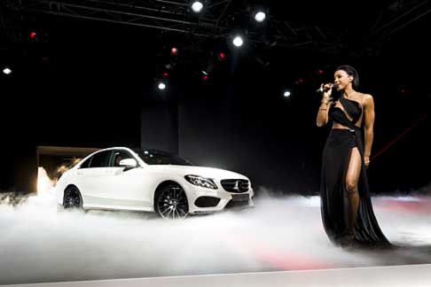 Mercedes - Mercedes-Benz Classe C ad accompagnare la presentazione della casa automobilistica la cantante americana Kelly Rowland width=